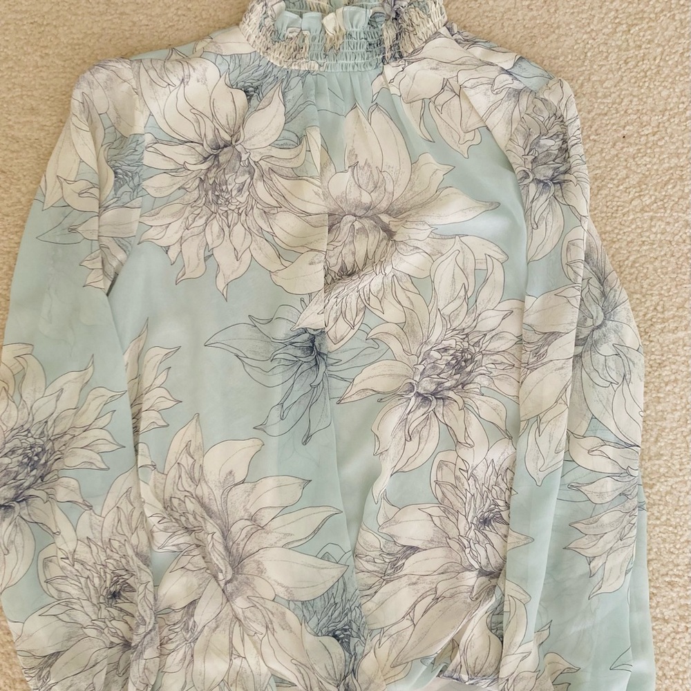 ✨Vince Camuto Mock-Neck Blouse✨ - Picture 6 of 10